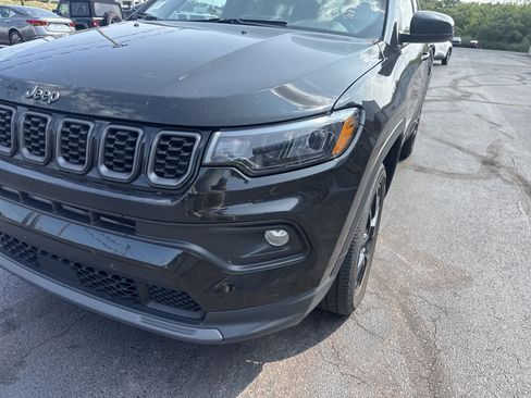 Used 2025 Jeep Compass Latitude w/ Convenience Group AWD/4WD image 10