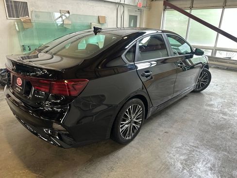 Used 2023 Kia Forte GT-Line w/ GT-Line Premium Package FWD image 6