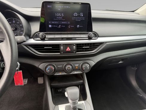 Used 2022 Kia Forte LXS image 11