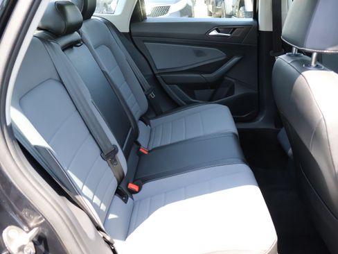 Used 2025 Volkswagen Jetta SE FWD image 12
