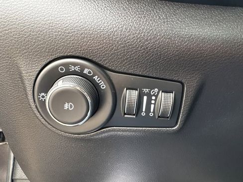 Used 2022 Jeep Compass Limited w/ Sun and Sound Group image 24