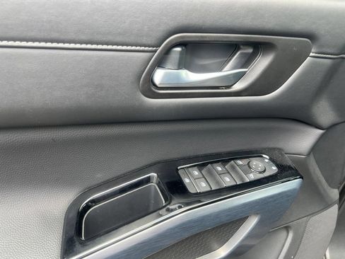 Used 2025 Nissan Pathfinder SL FWD image 10
