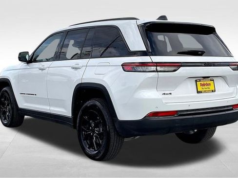 Used 2025 Jeep Grand Cherokee Altitude image 12