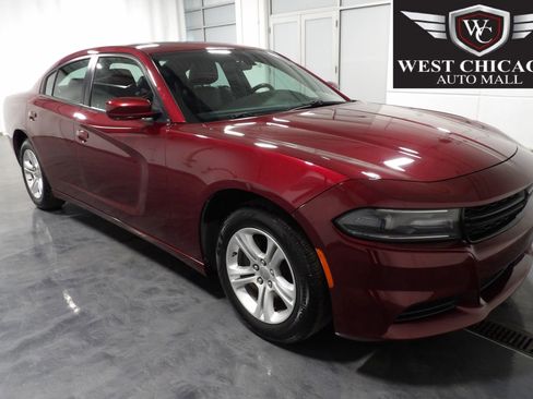 Used 2019 Dodge Charger SXT image 1