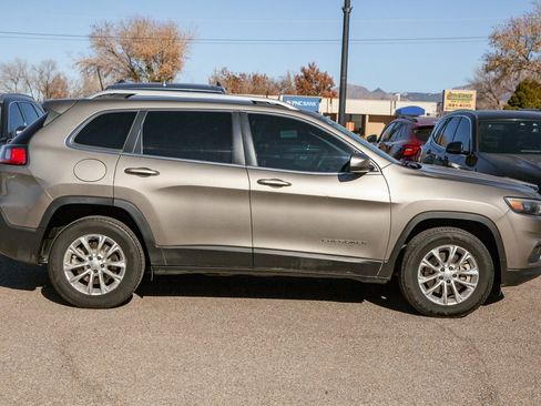 Used 2019 Jeep Cherokee Latitude w/ Popular Appearance Group image 4