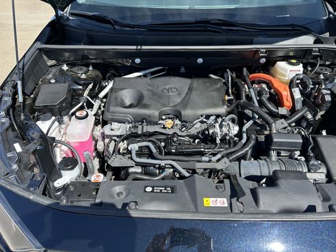 Certified 2022 Toyota RAV4 LE AWD/4WD image 12