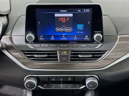 Used 2025 Nissan Altima 2.5 SV FWD image 23