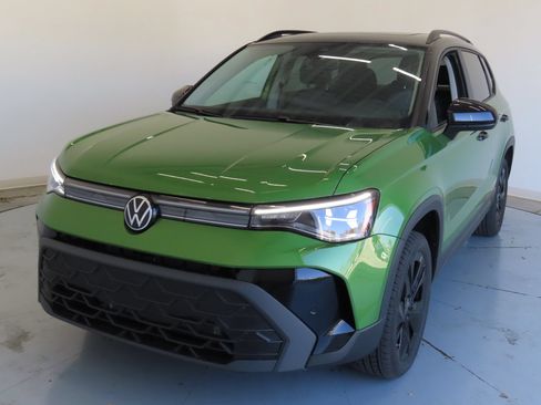 Used 2026 Volkswagen Taos SE FWD image 8