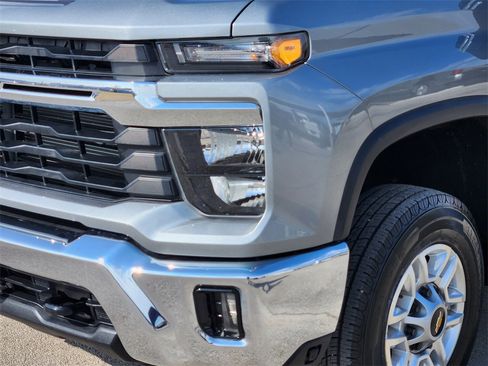 Certified 2025 Chevrolet Silverado 2500 LT w/ Convenience Package image 9