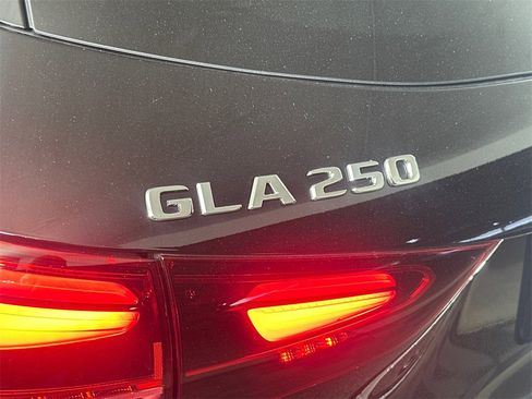 Used 2025 Mercedes-Benz GLA 250 image 32