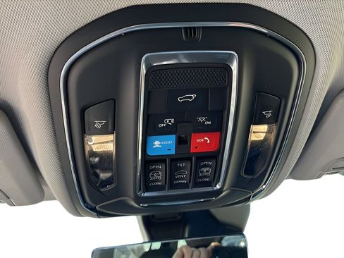 Used 2024 Jeep Grand Cherokee Limited w/ Luxury Tech Group II AWD/4WD image 20
