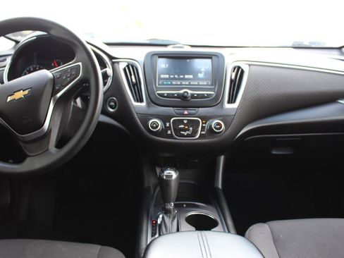 Used 2018 Chevrolet Malibu LT image 14
