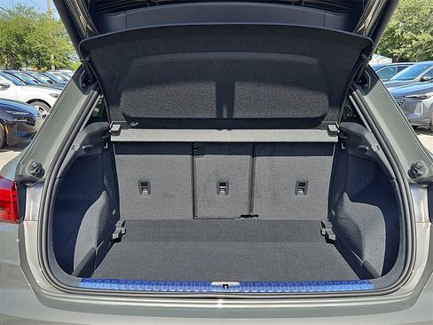 New 2025 Audi Q3 2.0T Premium image 8