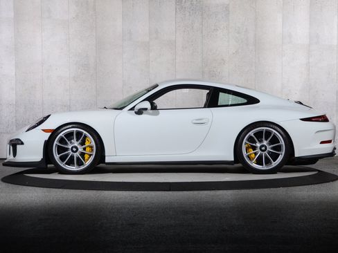 Used 2016 Porsche 911 R image 18