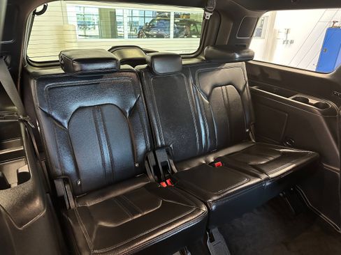 Used 2019 Ford Expedition Limited w/ Equipment Group 301A AWD/4WD image 16