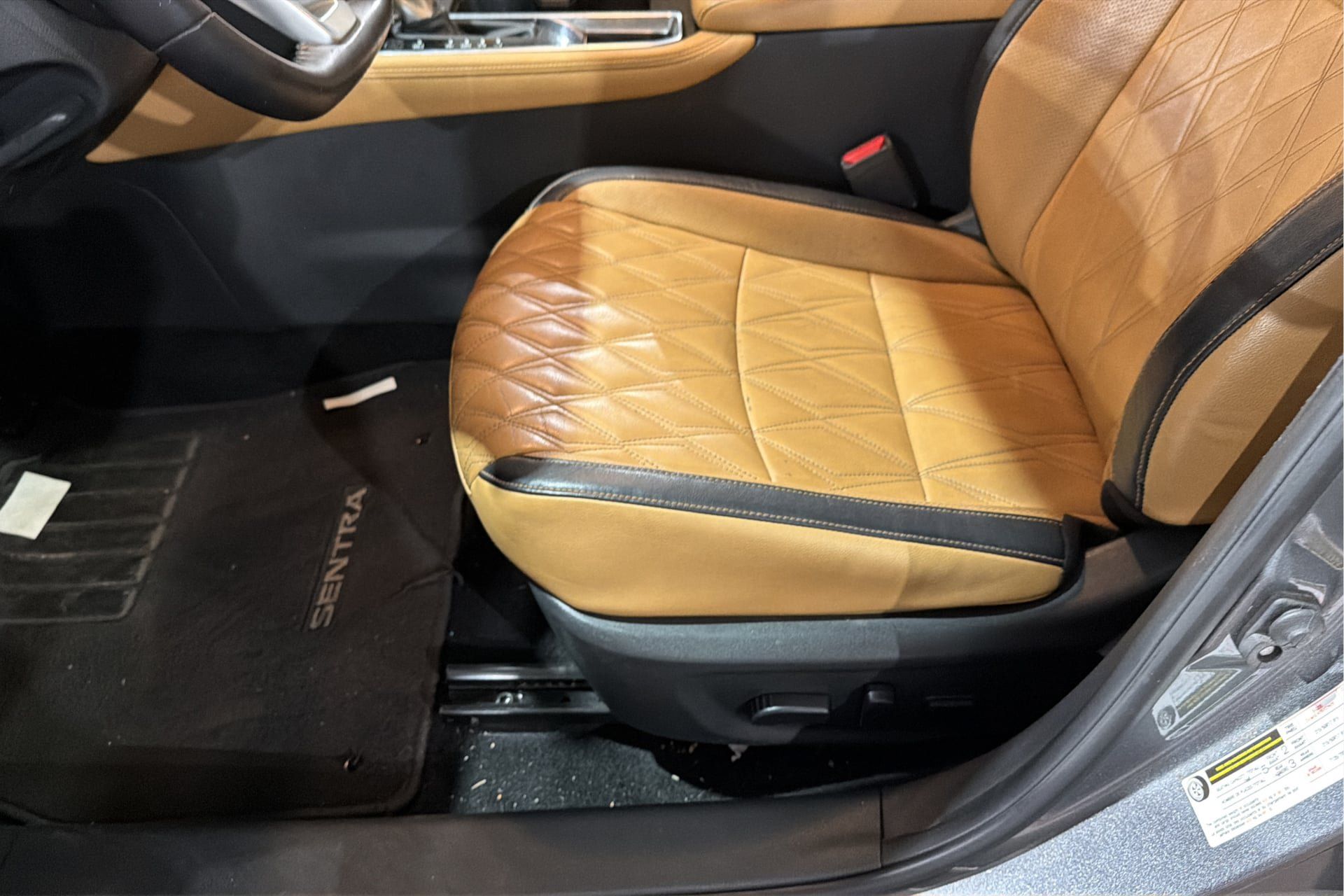 Used 2020 Nissan Sentra SV w/ SV Premium Package FWD image 20