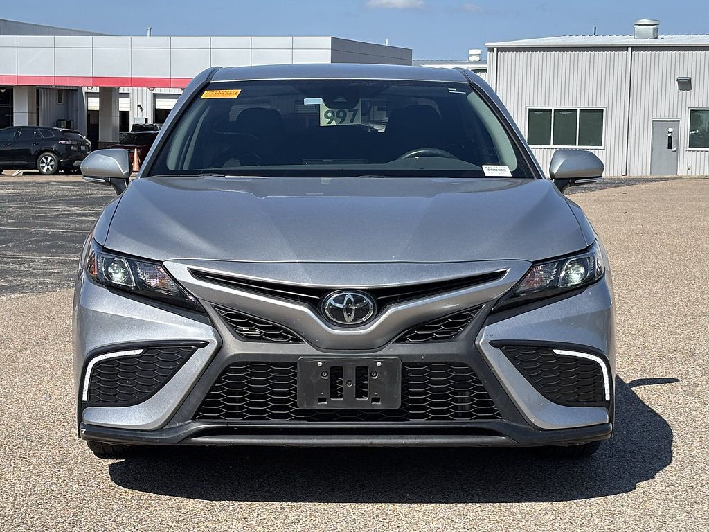 Used 2024 Toyota Camry SE FWD image 3