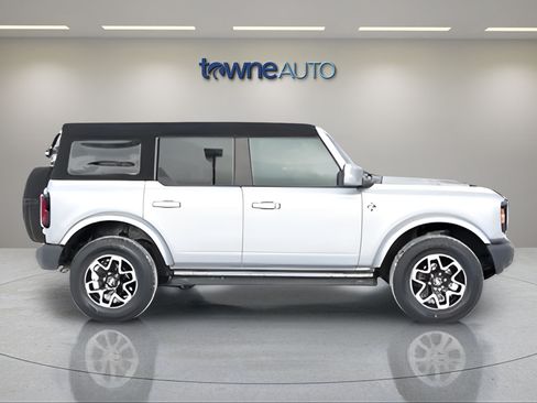 Used 2023 Ford Bronco Outer Banks AWD/4WD image 6