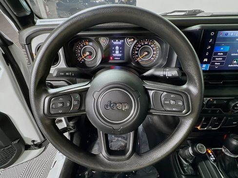 Used 2024 Jeep Gladiator Sport AWD/4WD image 10