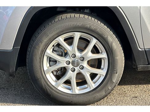 Used 2017 Jeep Cherokee Latitude w/ True North Edition image 26