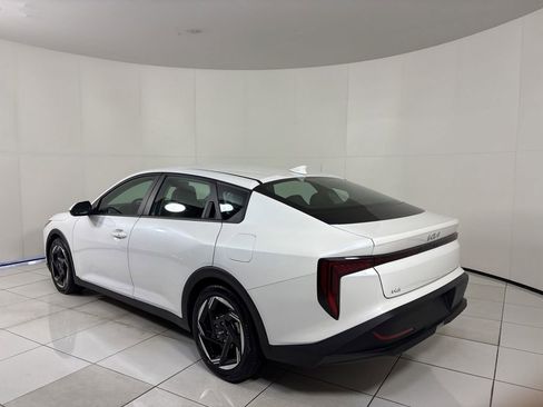 Used 2025 Kia K4 EX image 3