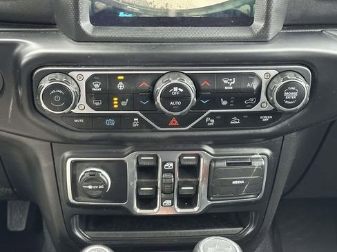 Used 2022 Jeep Wrangler Unlimited Sahara w/ Cold Weather Group image 19