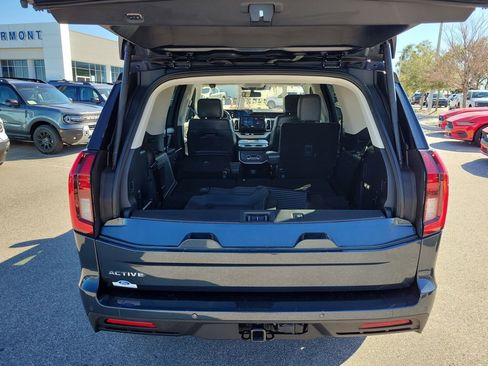Used 2025 Ford Expedition Active image 9