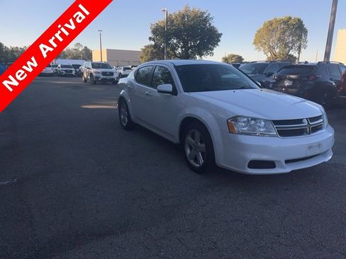 Used 2012 Dodge Avenger SXT image 6