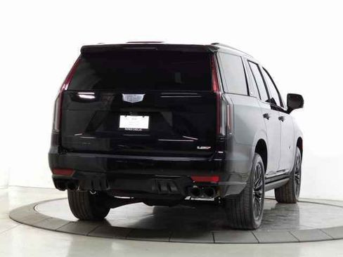 Used 2023 Cadillac Escalade V w/ LPO, ONYX Package image 10