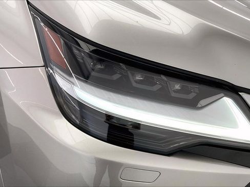 Used 2022 Lexus LX 600 4WD w/ Luxury Package image 29