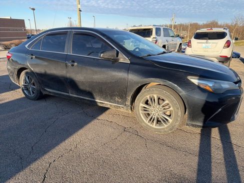 Used 2016 Toyota Camry XLE image 3