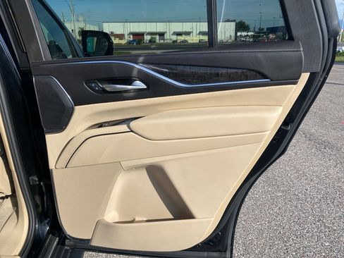 Used 2024 Cadillac Escalade Premium Luxury image 16