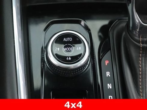 Used 2024 GMC Canyon AT4 AWD/4WD image 24