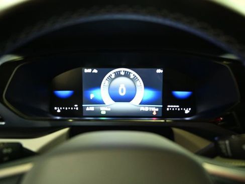 Used 2024 Volkswagen Taos SE image 40