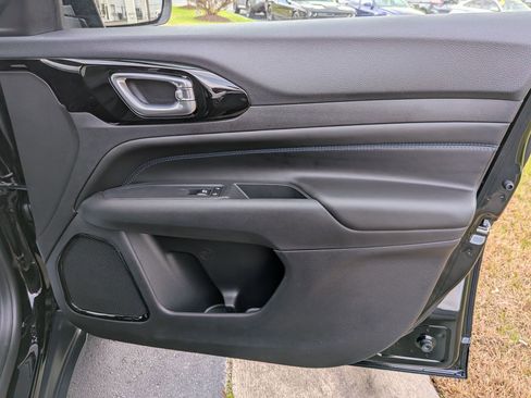 New 2026 Jeep Compass Latitude AWD/4WD image 33
