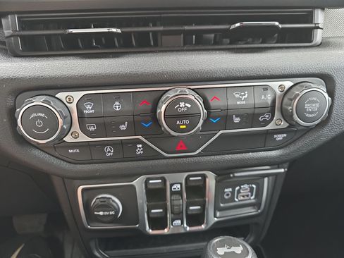 Used 2025 Jeep Wrangler Unlimited Sport AWD/4WD image 27