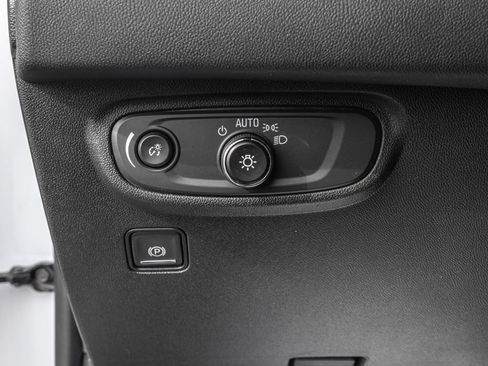 Used 2023 GMC Terrain SLE w/ Driver Convenience Package FWD image 28