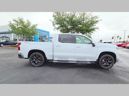 New 2026 Chevrolet Silverado 1500 LTZ w/ LTZ Premium Package AWD/4WD image 15