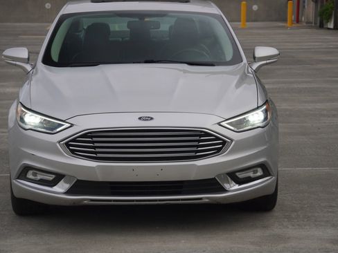 Used 2017 Ford Fusion SE image 3