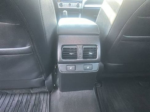 Used 2017 Subaru Outback 2.5i Limited image 29