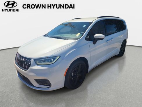 Used 2023 Chrysler Pacifica Touring-L w/ S Appearance Package image 1