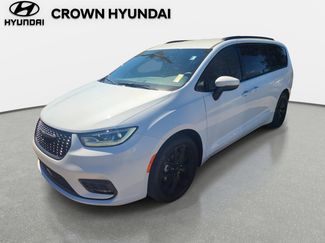 Used 2023 Chrysler Pacifica Touring-L w/ S Appearance Package video 1