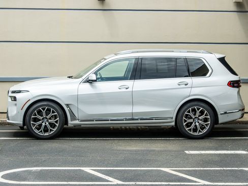Used 2024 BMW X7 xDrive40i AWD/4WD image 4