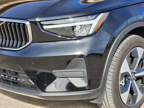 Used 2025 Volvo XC40 B5 Core w/ Protection Package Premier image 14