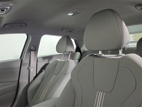Used 2025 Hyundai Elantra Sport image 35