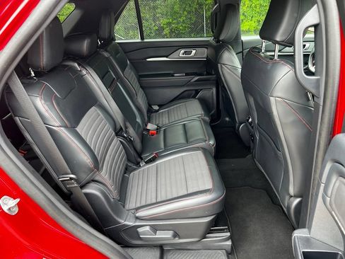 Used 2025 Ford Explorer ST-Line w/ ST-Line Street Pack AWD/4WD image 35