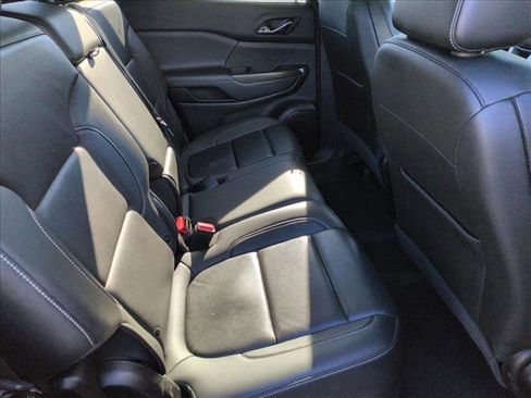 Used 2023 GMC Acadia SLT image 20