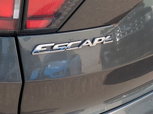 Used 2017 Ford Escape SE image 15