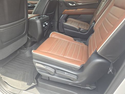 Used 2023 GMC Yukon XL Denali Ultimate AWD/4WD image 32