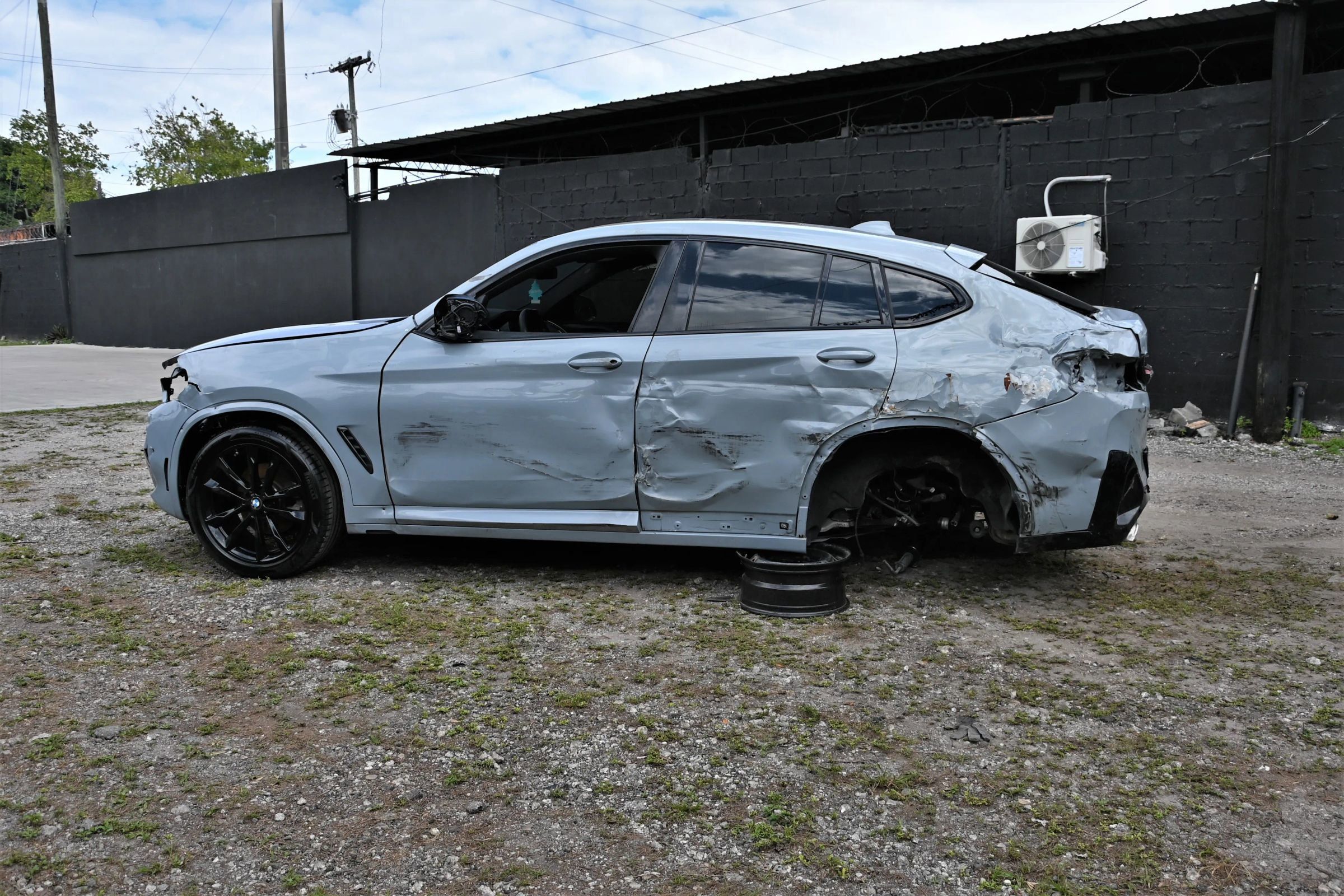 Used 2024 BMW X4 xDrive30i w/ M Sport Package AWD/4WD image 6